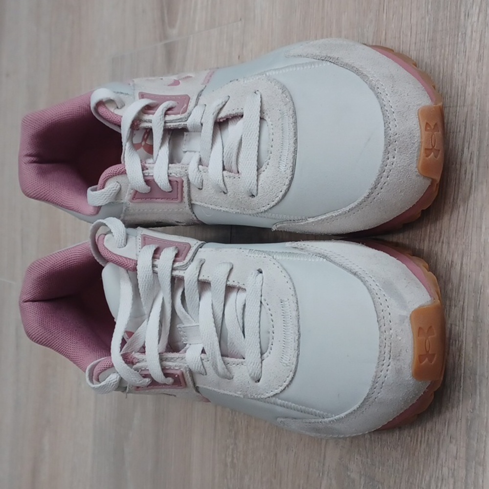Size 9.5 - UNDER ARMOUR sneakers. White & pink gym shoes. Round toe lace closure - Picture 5 of 16